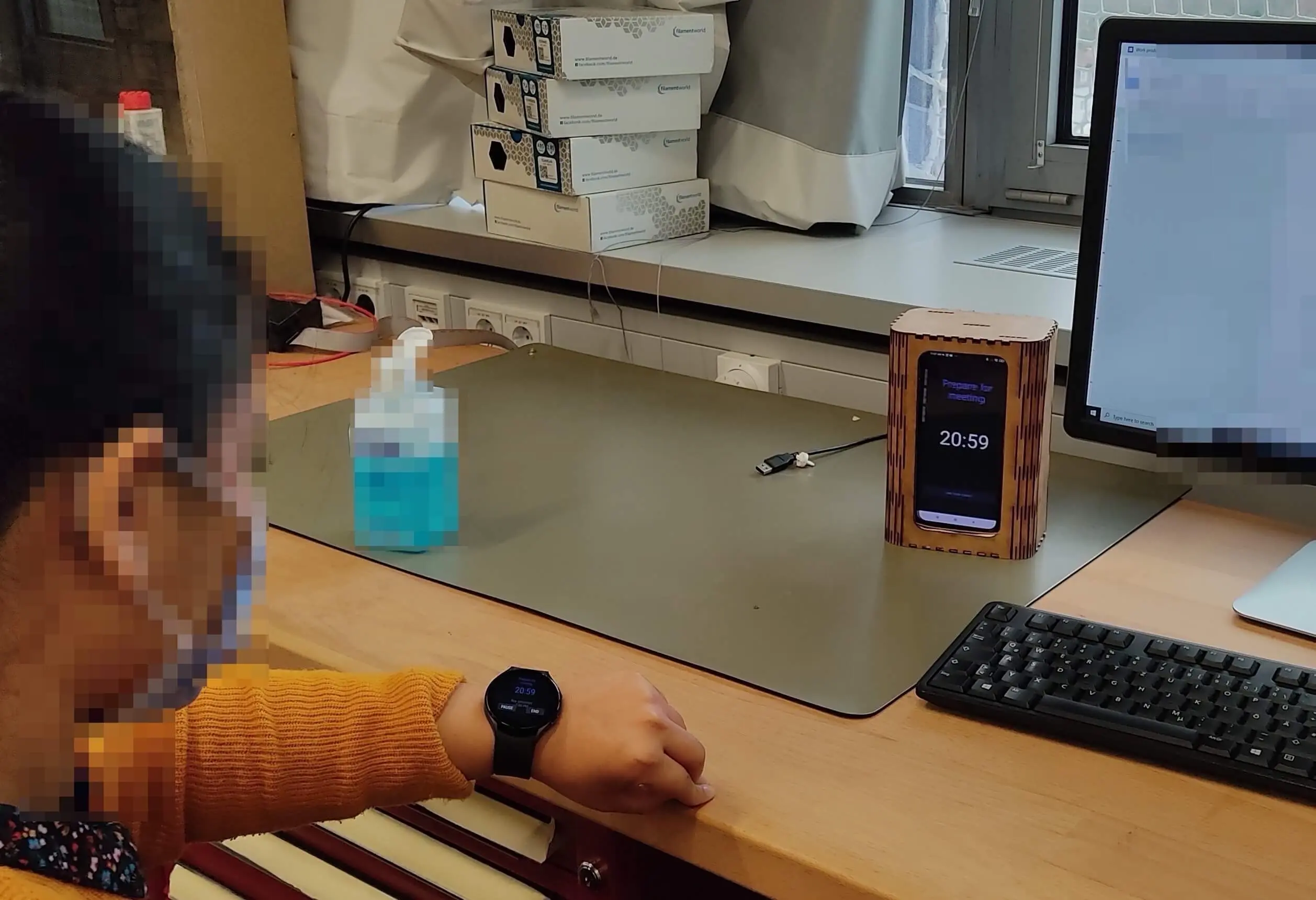 Ubiquitous Work Assistant across devices